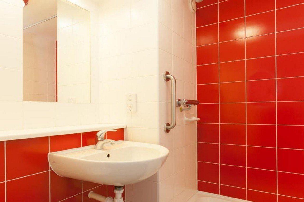 Travelodge Worthing Seafront Экстерьер фото